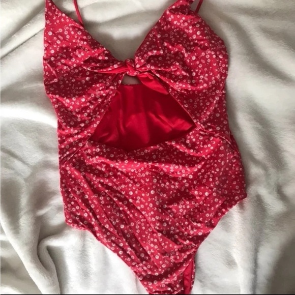 Revolve Bond Eye Beau Reversible One Piece - Picture 7 of 7